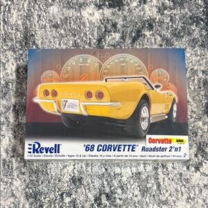 New Sealed Revell '68 Corvette Roadster Model Kit 1:25 Scale 85-2544